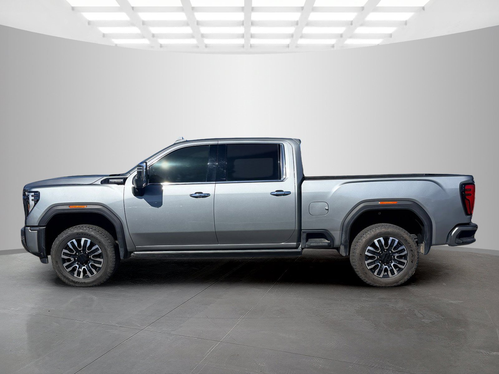 Used 2024 GMC Sierra 2500 Denali Ultimate AWD/4WD image 8