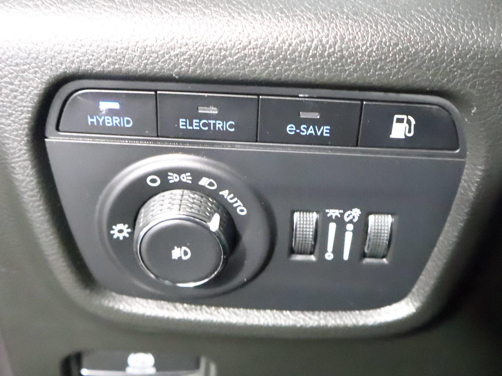 Used 2024 Jeep Grand Cherokee Limited 4xe w/ Luxury Tech Group II AWD/4WD image 32