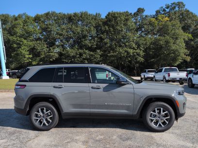 New 2027 Jeep Grand Cherokee Laredo
