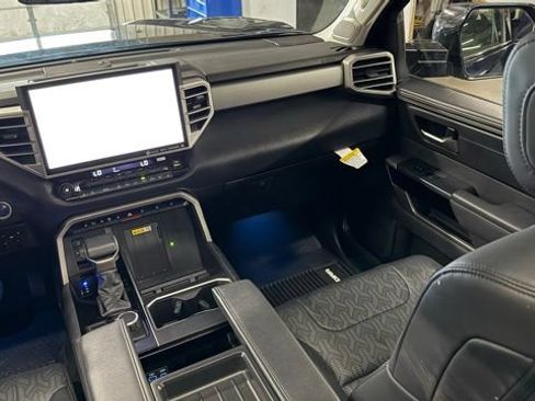 Used 2024 Toyota Tundra Limited AWD/4WD image 28