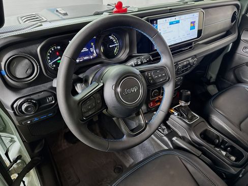 Used 2024 Jeep Wrangler Unlimited Rubicon 4xe AWD/4WD image 14