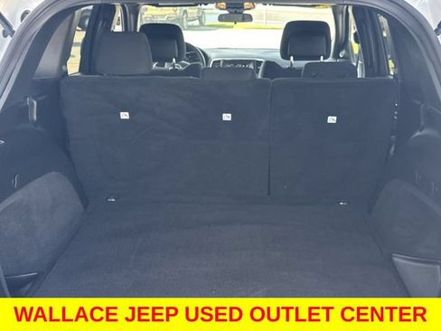 Used 2019 Jeep Grand Cherokee Laredo AWD/4WD image 11