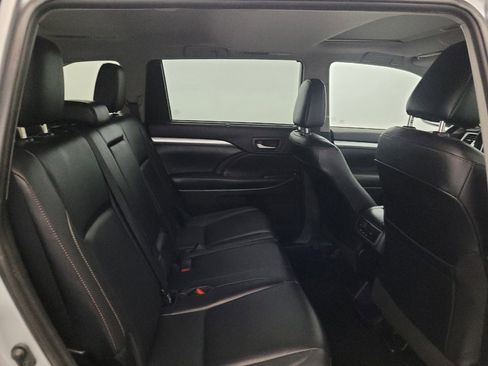 Used 2019 Toyota Highlander XLE AWD/4WD image 19