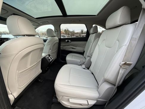Certified 2023 Kia Sorento SX image 27