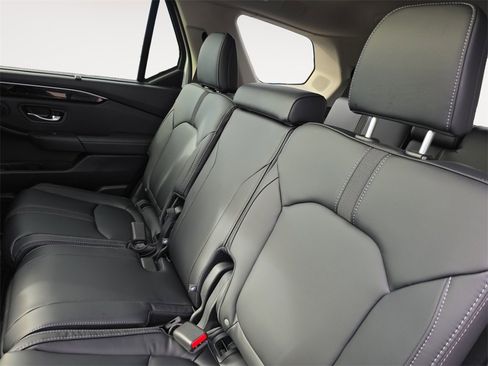 New 2025 Honda Pilot Touring image 13