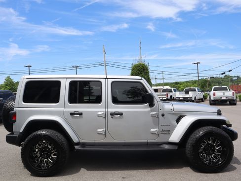 Used 2022 Jeep Wrangler Unlimited Sahara AWD/4WD image 5