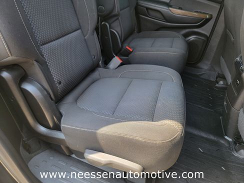 Used 2022 GMC Acadia SLE w/ LPO, Floor Liner Package FWD image 12