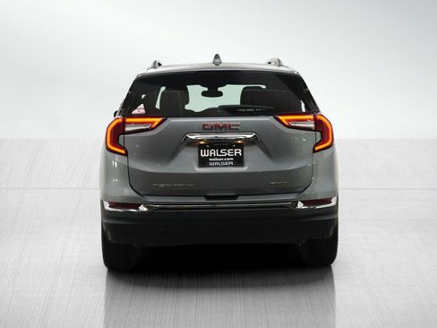 Used 2024 GMC Terrain SLT image 4