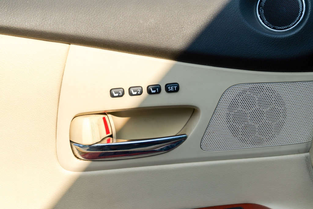 Used 2011 Lexus RX 350 AWD w/ Premium Pkg image 18