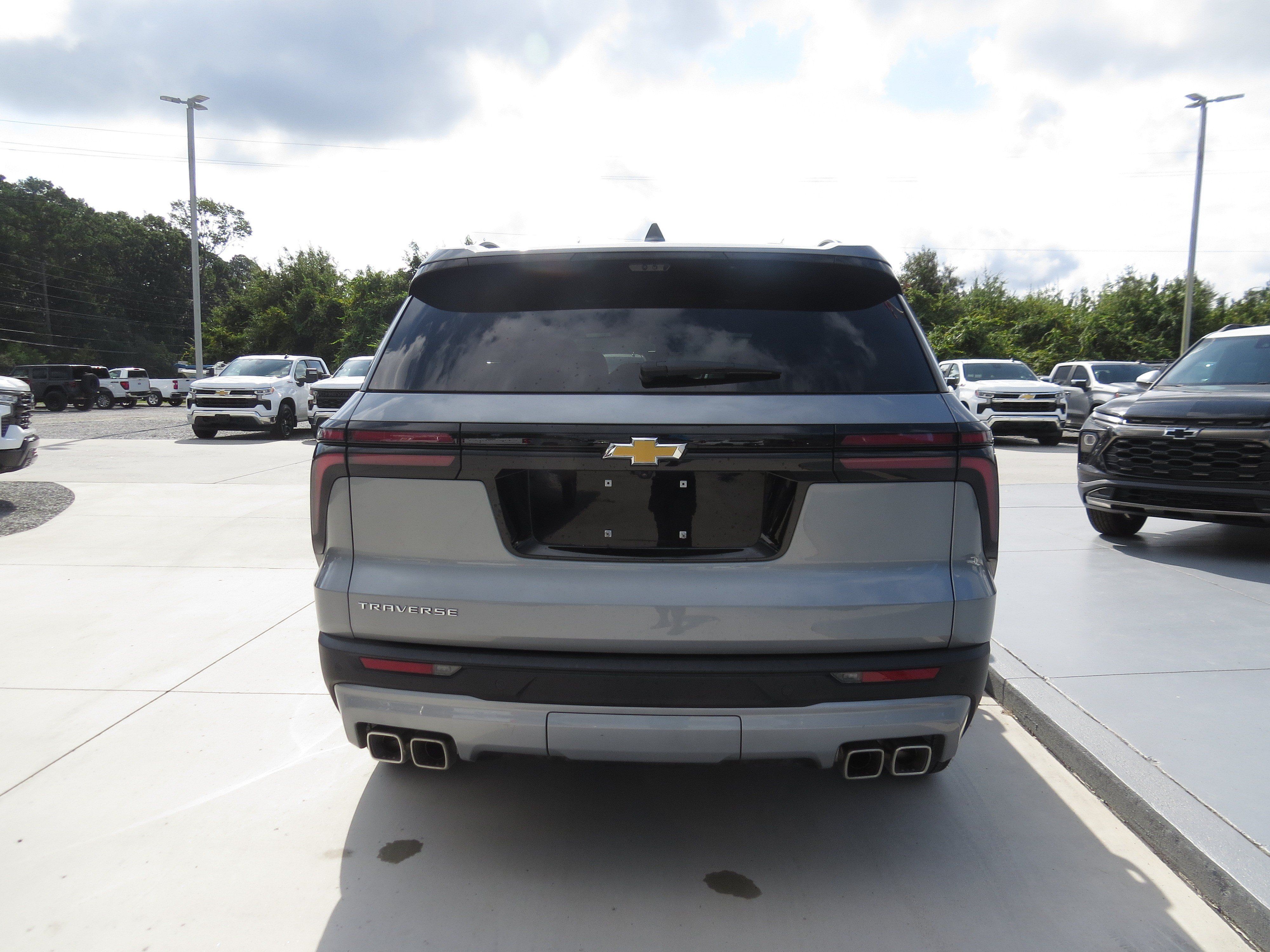 Used 2026 Chevrolet Traverse LT w/ Driver Confidence Package FWD image 6