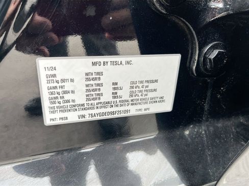 Used 2025 Tesla Model Y Long Range image 32