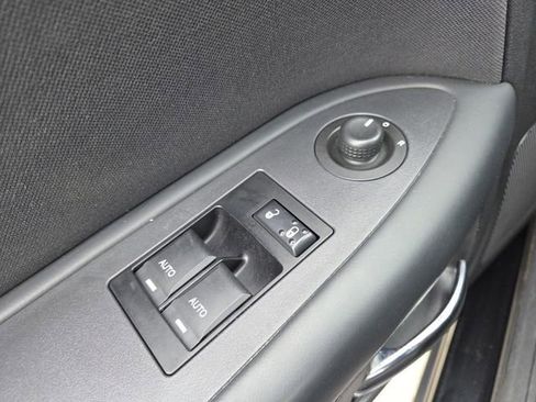 Used 2013 Dodge Challenger SXT image 6