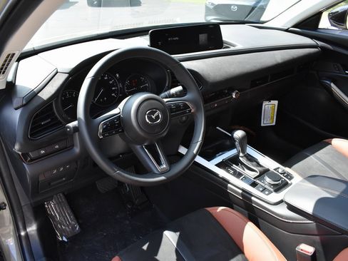 New 2025 MAZDA CX-30 Carbon image 15