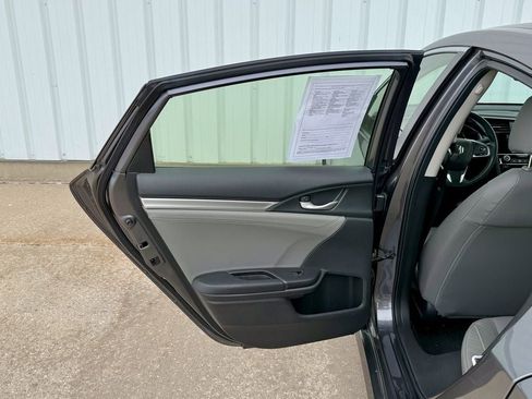Used 2018 Honda Civic Touring image 15