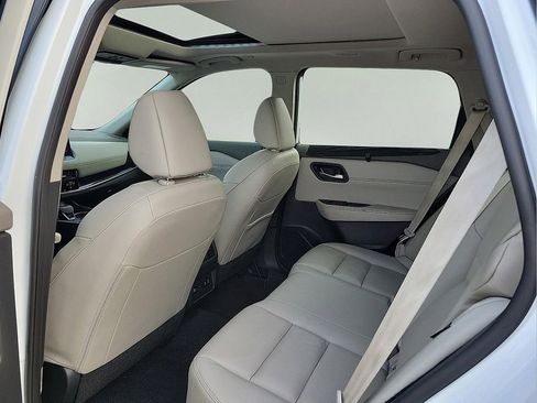 Used 2024 Nissan Rogue SL w/ SL Premium Package FWD image 9