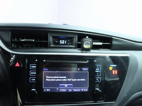 Used 2018 Toyota Corolla LE image 14