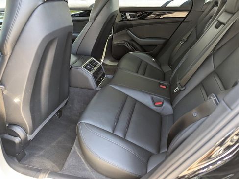 Used 2021 Porsche Panamera image 9