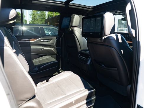 Used 2021 Cadillac Escalade ESV Premium Luxury w/ Performance Package AWD/4WD image 22