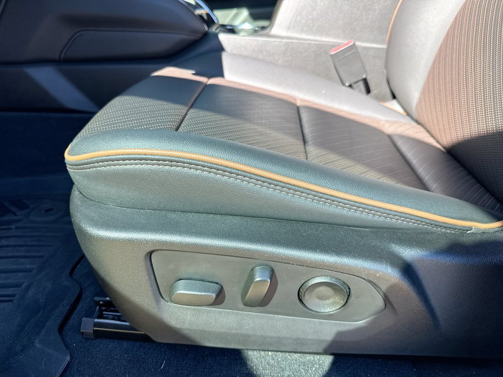 Used 2023 GMC Canyon AT4 w/ AT4 Premium Package AWD/4WD image 22