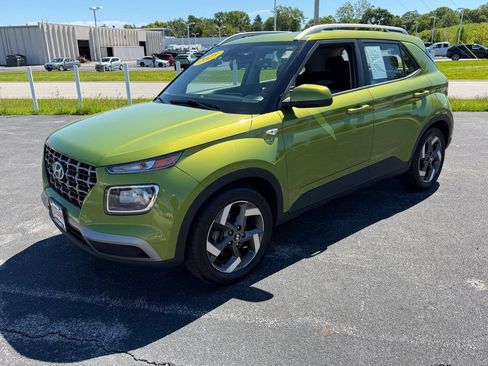 Used 2023 Hyundai Venue SEL FWD image 5