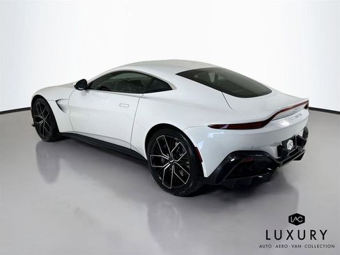 Used 2022 Aston Martin V8 Vantage Coupe image 8