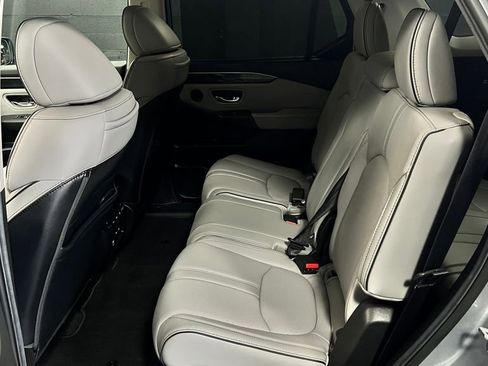 Used 2025 Honda Pilot Elite image 17