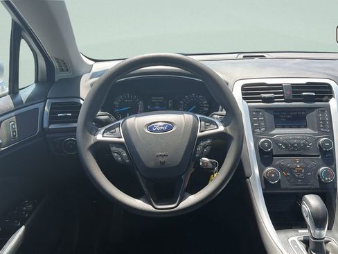 Used 2014 Ford Fusion SE FWD image 12