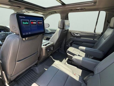 Certified 2024 Chevrolet Suburban Z71 w/ Luxury Package AWD/4WD image 28