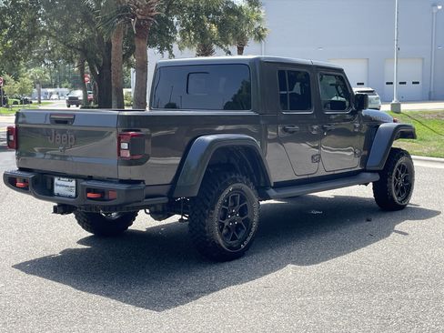 Used 2025 Jeep Gladiator Mojave AWD/4WD image 9