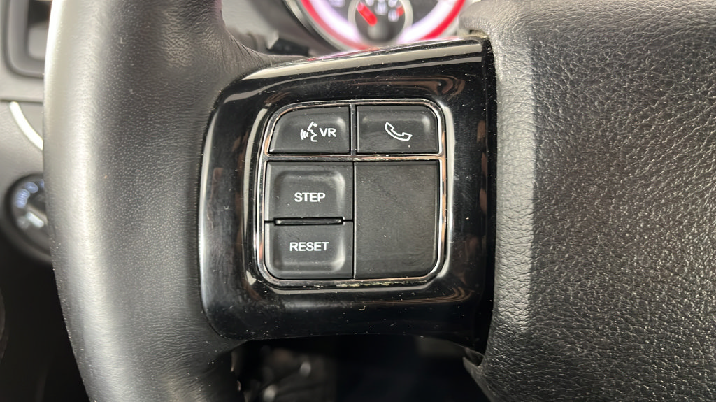 Used 2018 Dodge Grand Caravan SE FWD image 22