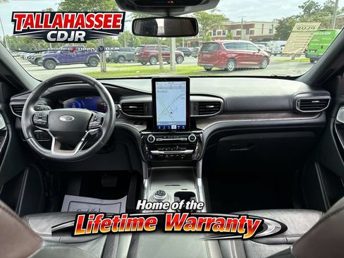Used 2023 Ford Explorer Platinum w/ Technology Package AWD/4WD image 30