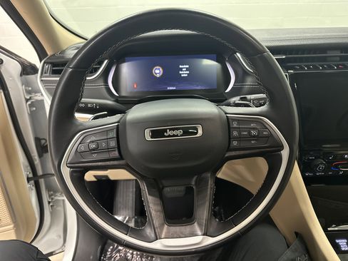 Used 2022 Jeep Grand Cherokee L Limited w/ Luxury Tech Group II image 18