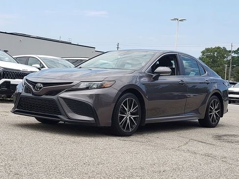 Used 2023 Toyota Camry SE w/ Audio Upgrade Package FWD image 2