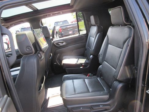 Certified 2022 GMC Yukon XL SLT w/ SLT Premium Package AWD/4WD image 25