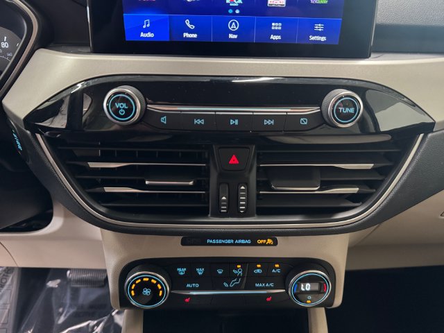 Used 2020 Ford Escape SE FWD image 3
