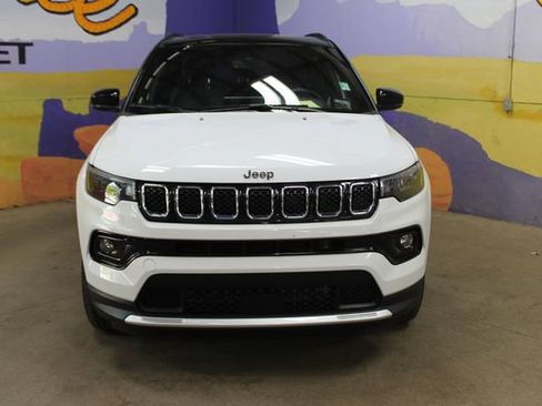 Used 2023 Jeep Compass Limited w/ Sun and Sound Group AWD/4WD image 3