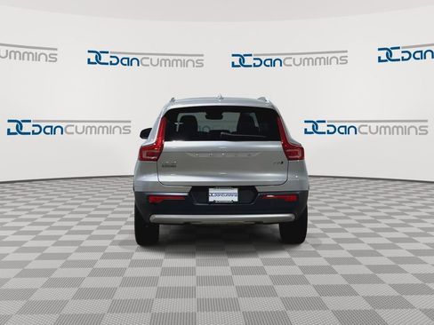 Used 2024 Volvo XC40 B5 Plus image 7