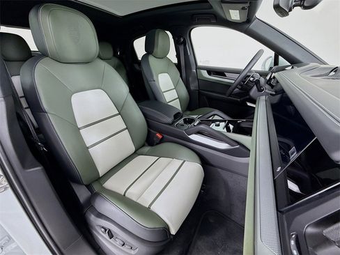 New 2025 Porsche Cayenne Coupe image 30