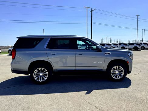 Used 2024 GMC Yukon Denali AWD/4WD image 5
