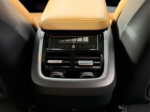 Used 2023 Volvo XC60 B5 Ultimate w/ Protection Package Premier image 29