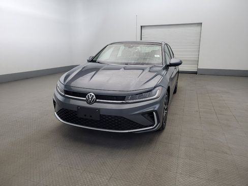 Used 2025 Volkswagen Jetta SE FWD image 15