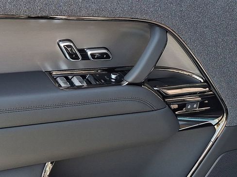 New 2026 Land Rover Range Rover Sport SE AWD/4WD image 8