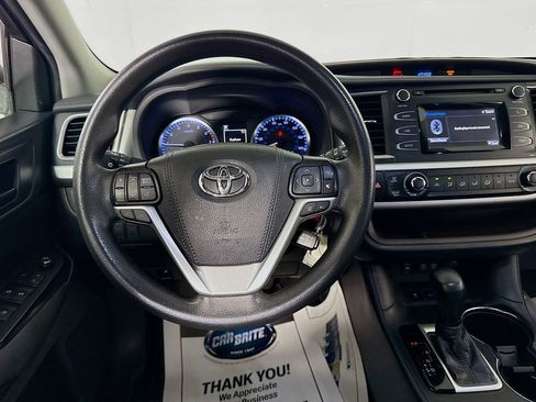 Used 2019 Toyota Highlander LE image 19