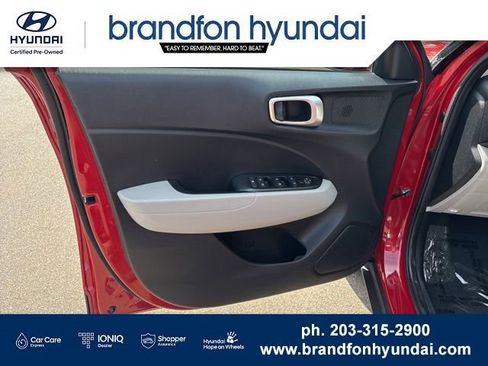 Used 2022 Hyundai Venue SEL FWD image 11