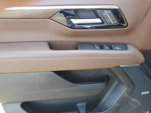 Certified 2025 Chevrolet Tahoe High Country AWD/4WD image 29