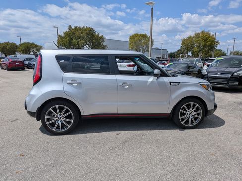 Used 2017 Kia Soul ! w/ Tech Package image 3