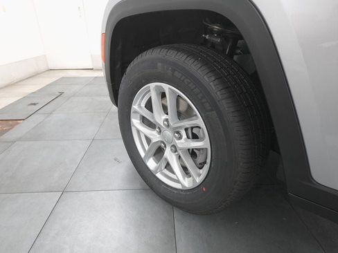 Used 2025 Jeep Grand Cherokee L Laredo w/ Luxury Tech Group I AWD/4WD image 34