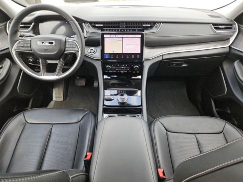 Used 2023 Jeep Grand Cherokee Limited w/ Luxury Tech Group II AWD/4WD image 16