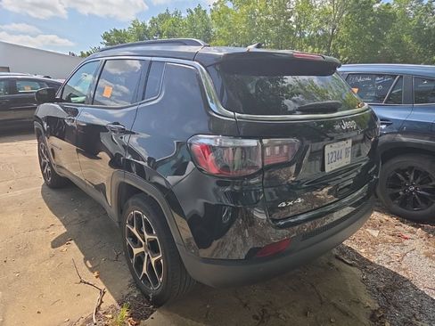 Used 2025 Jeep Compass Limited AWD/4WD image 8