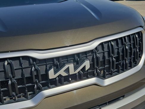 Used 2023 Kia Telluride EX w/ EX Captain's Chair Package image 10